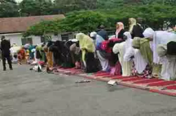 Aisha Buhari Joins Other Muslims At Eid Praying Ground (Photos)